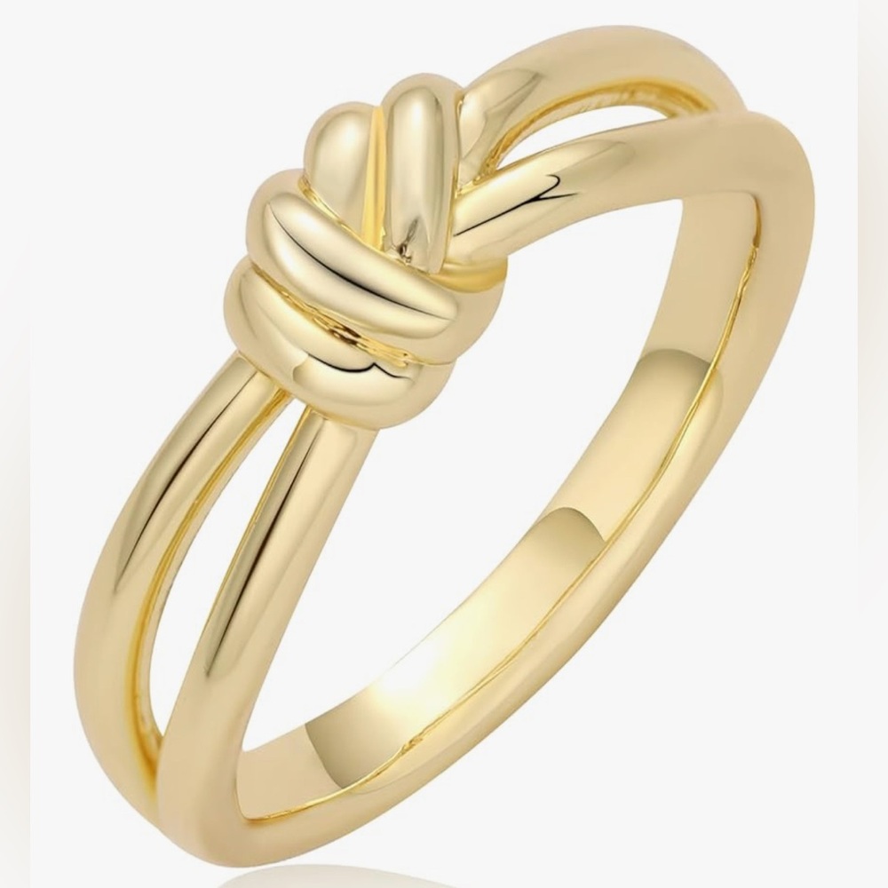Beautiful Dillards 18KT gold Vermeil know ring size 7